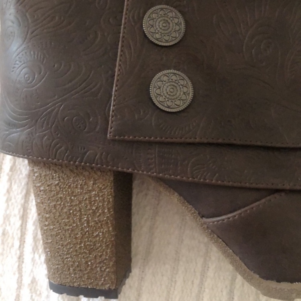 Muk Luks embossed cuff boots - Picture 7 of 7